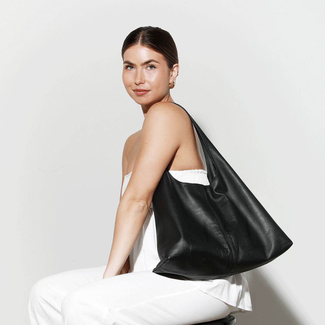 Hibiscus Leather Hobo Bag (Black)