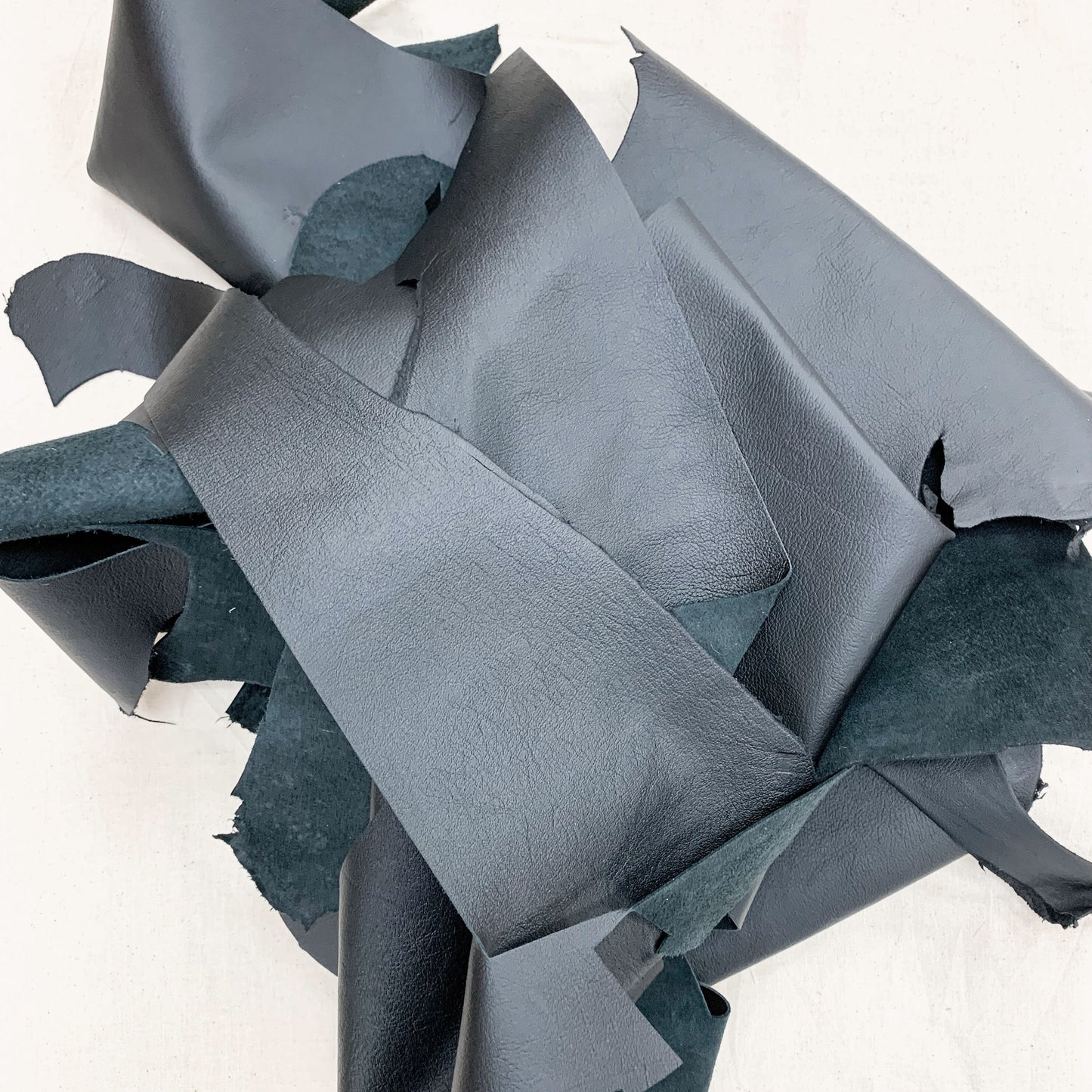 Small Leather Offcuts 1kg (Black)