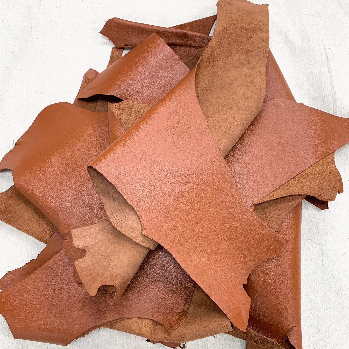 Leather off-cuts 1kg (mixed colours)